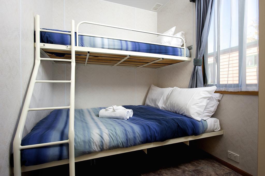 Lakes And Craters Holiday Park Camperdown Room photo